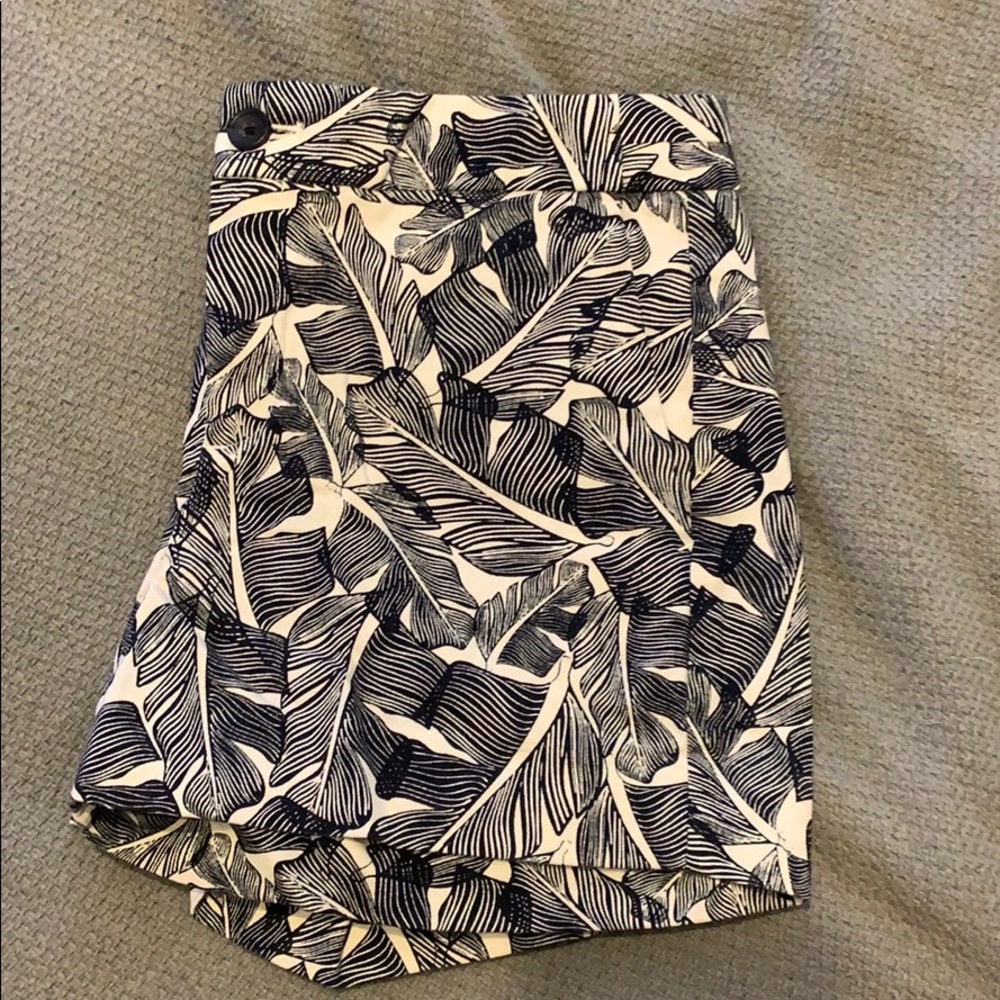 Navy and White Palm Printed Short 4in. Hampton Fit